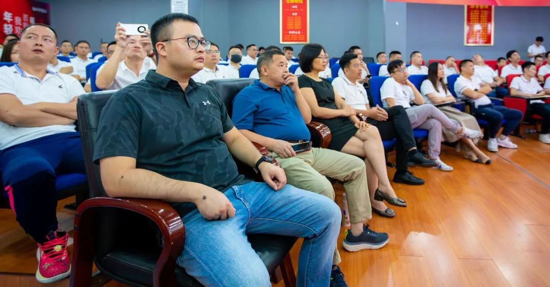 這一次，我們玩大的 | 強(qiáng)輝金九銀十無(wú)界增長(zhǎng)營(yíng)銷大會(huì)復(fù)盤會(huì)議順利舉辦(圖3)